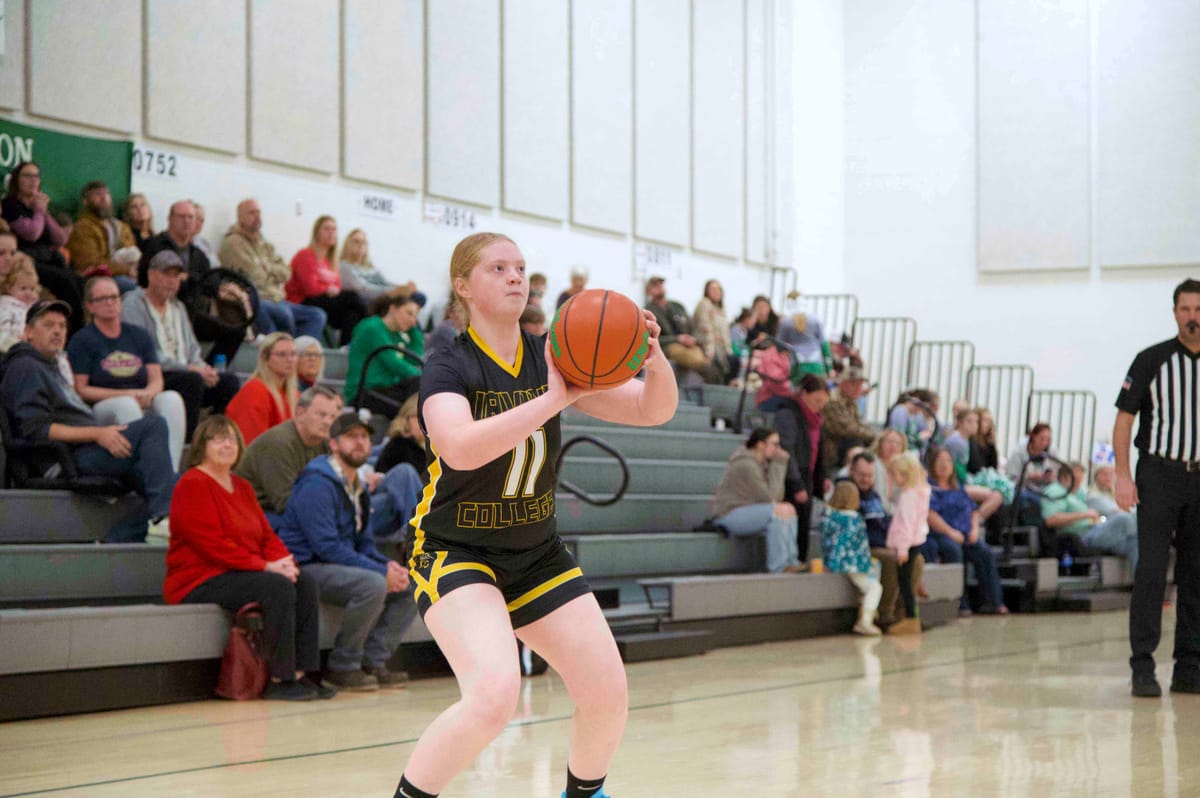 Irving College splits road clash with Morrison