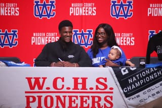 Scott signs with MTSU