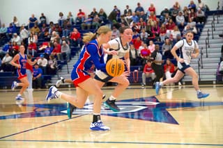 Lady Pioneers slip past Siegel