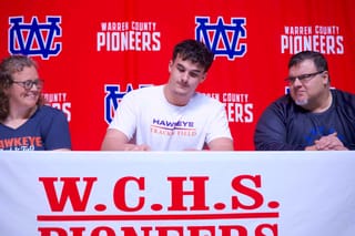 Saldana takes flight, signs with Hawkeye