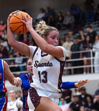 Gracie Clark pushes the Warriorettes past L.A.