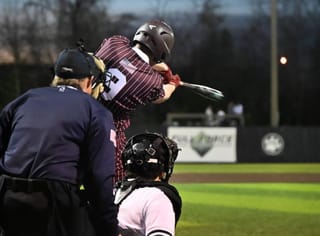 Big hits early, bigger hit late: Warriors rally past Jets